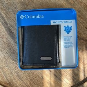 NWT columbia security wallet